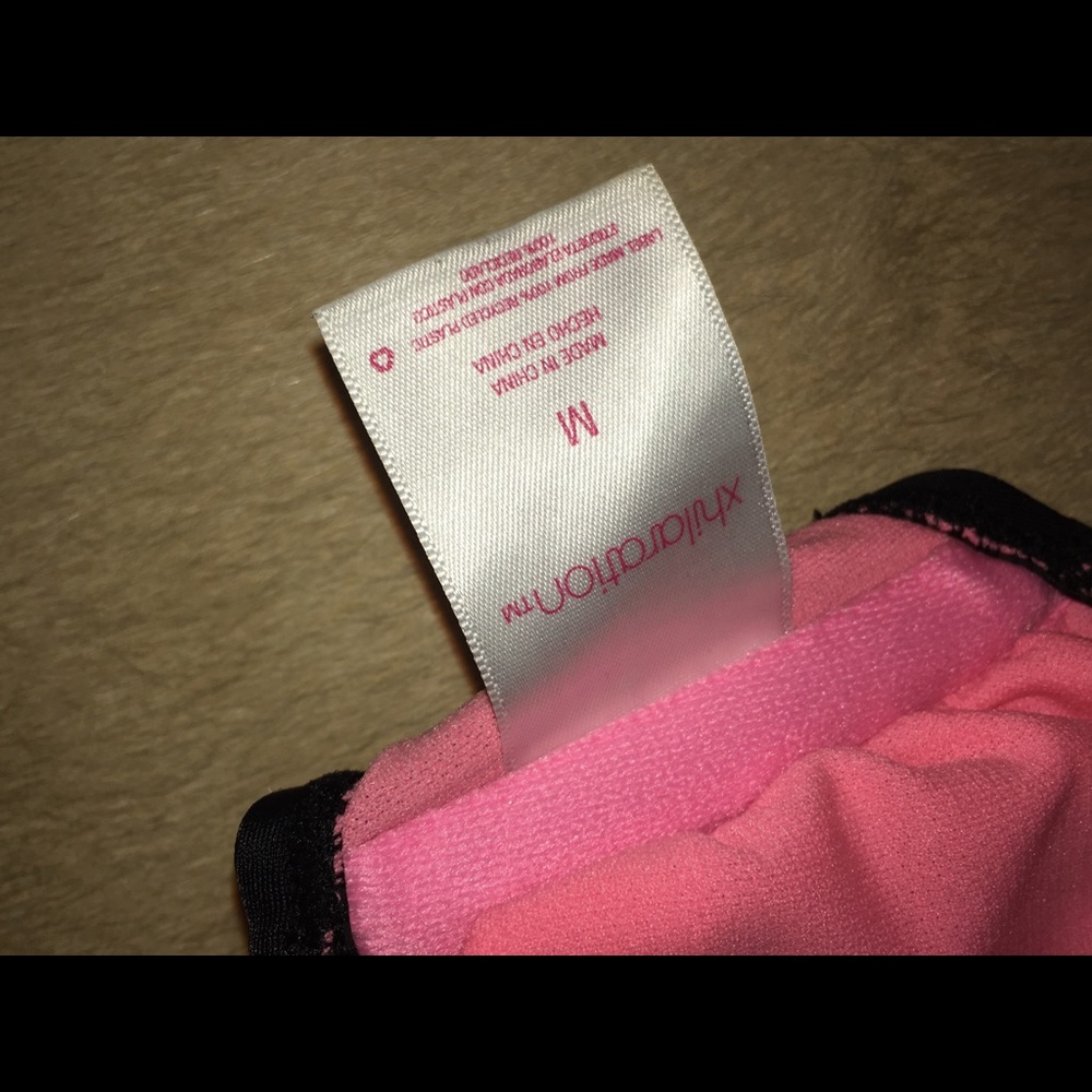 Bikini - Picture 3 of 4